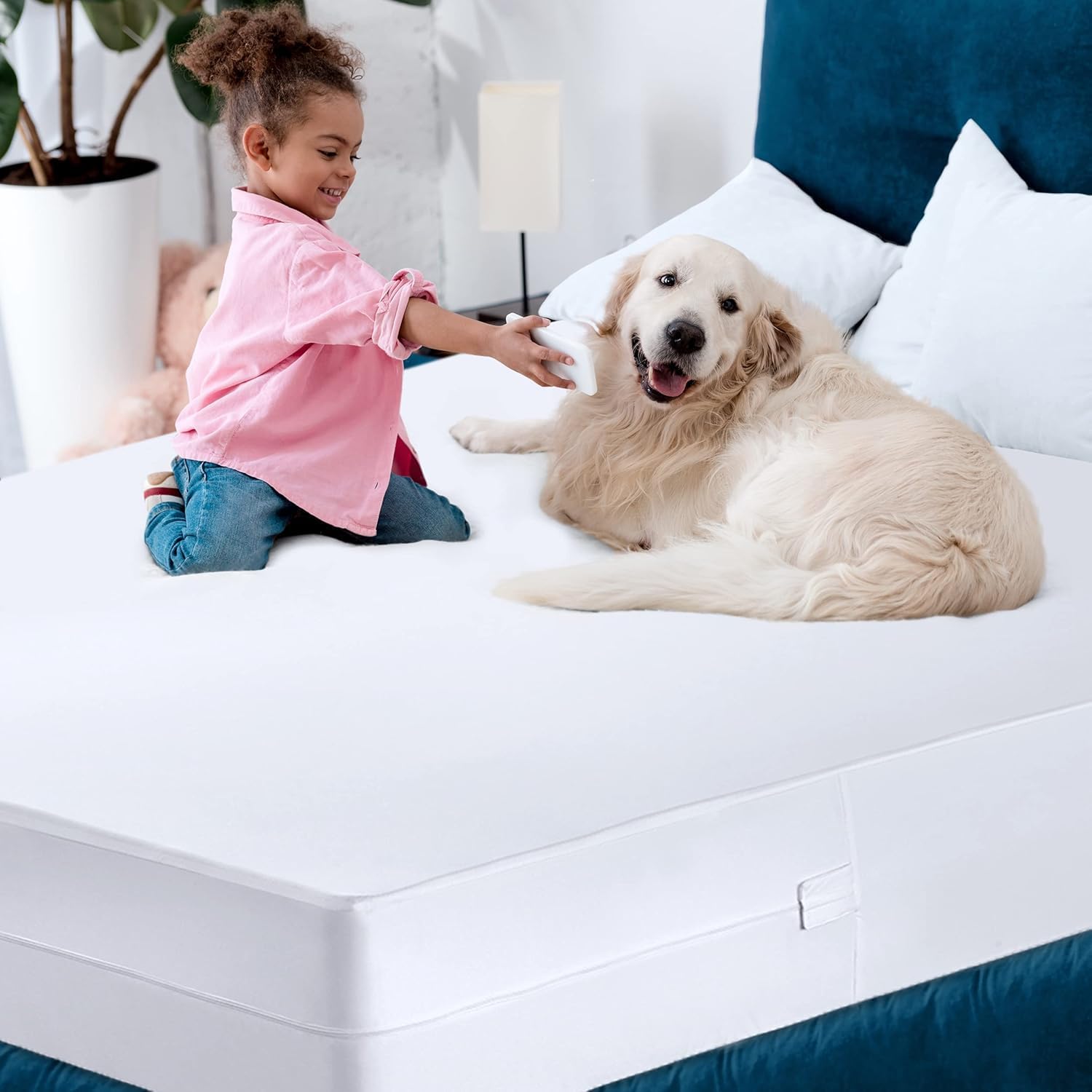 Utopia Bedding Mattress Protector Zippered Queen Size, 100% Waterproof Bed Bug and Dust Mite Proof Mattress Encasement, Absorbent 6 Sided Mattress Cover